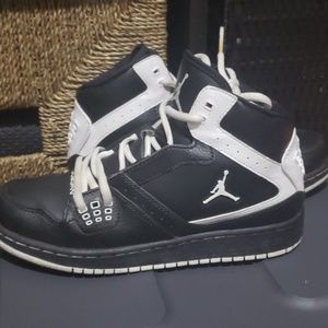 Jordan flight 1 black and white